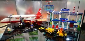Complete Lego 3182 Airport City airplane jet terminal with manuals