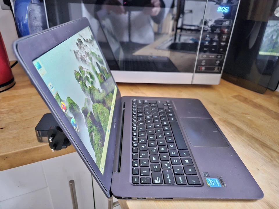 Asus Zenbook UX305F Intel Core M 256GB SSD 8GB DDR4 Win 11 Webcam 13.3" Laptop - Image 4 of 4