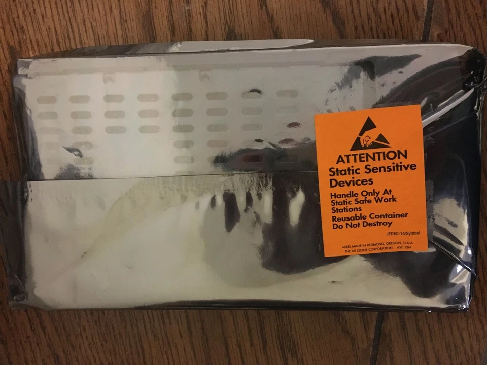 300GB Ultra 320 (U320) 3.5-inch SCSI Hot-Plug 10K Hard DriveIn HP Hot-Plug HD  - Image 2 of 2