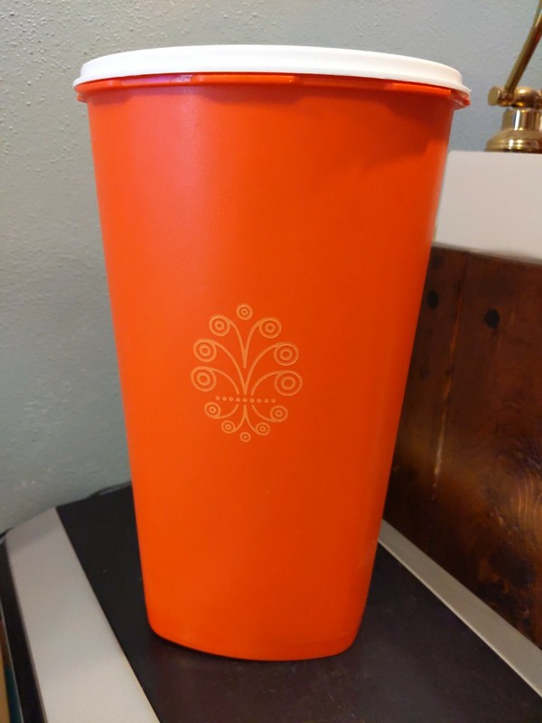 Vintage Tupperware Orange 16 Cup Canister w/Servalier Lid #1222 NICE white seal