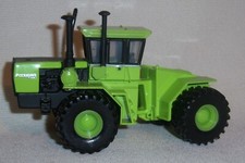 1/64 Steiger Cougar KM 280 with 4WD Farm Toy Tractor