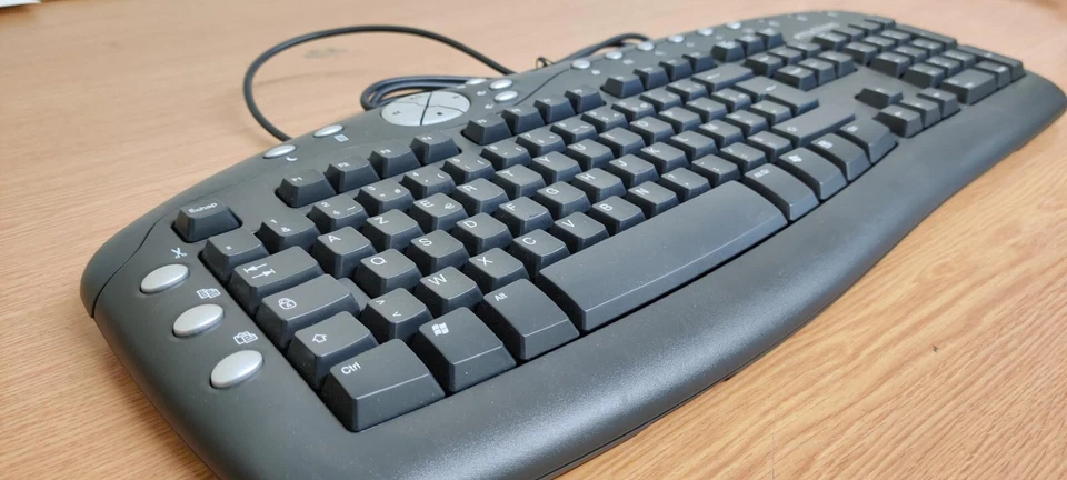 Emachines KB-0108 104 Key Multimedia Internet Keyboard PS/2 French AZERTY Layout - Image 3 of 4