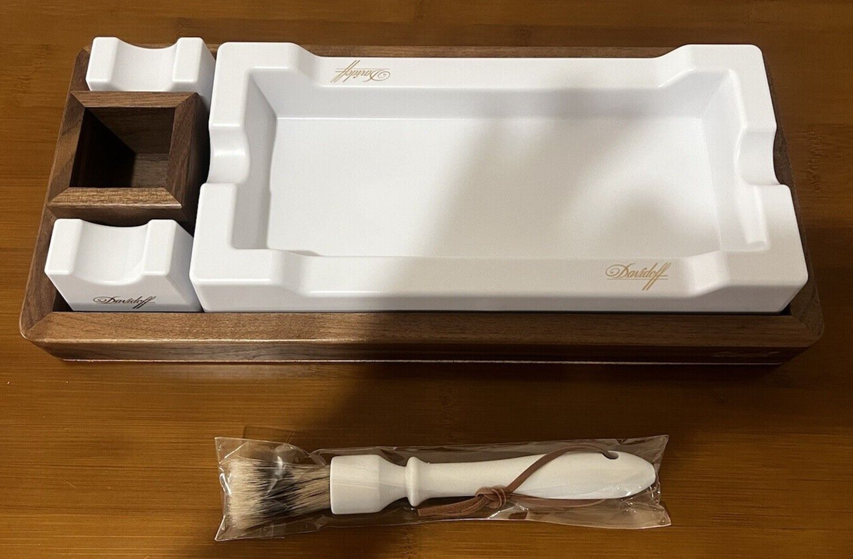 Davidoff Ashtray White　ダヴィドフ　ダビドフ　灰皿 Davidoff White & Silver Cigar Porcelain Ashtray by Limoges