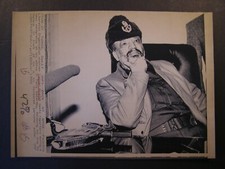 AP Wire Press Photo Yasser Arafat Leader of PLO News Conf @ his Office in Tunis