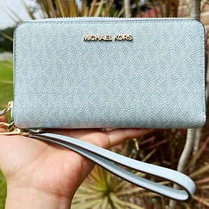 Michael Kors Jet Set Large Flat Multifunction Phone Wristlet Pale Ocean Blue MK - Click1Get2 Offers