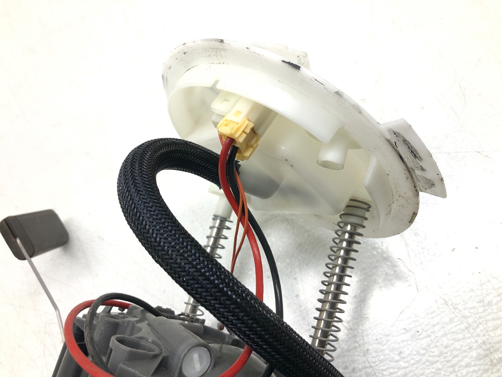 2014-2020 MASERATI QUATTROPORTE FUEL PUMP SENDING UNIT SET X2 OEM.