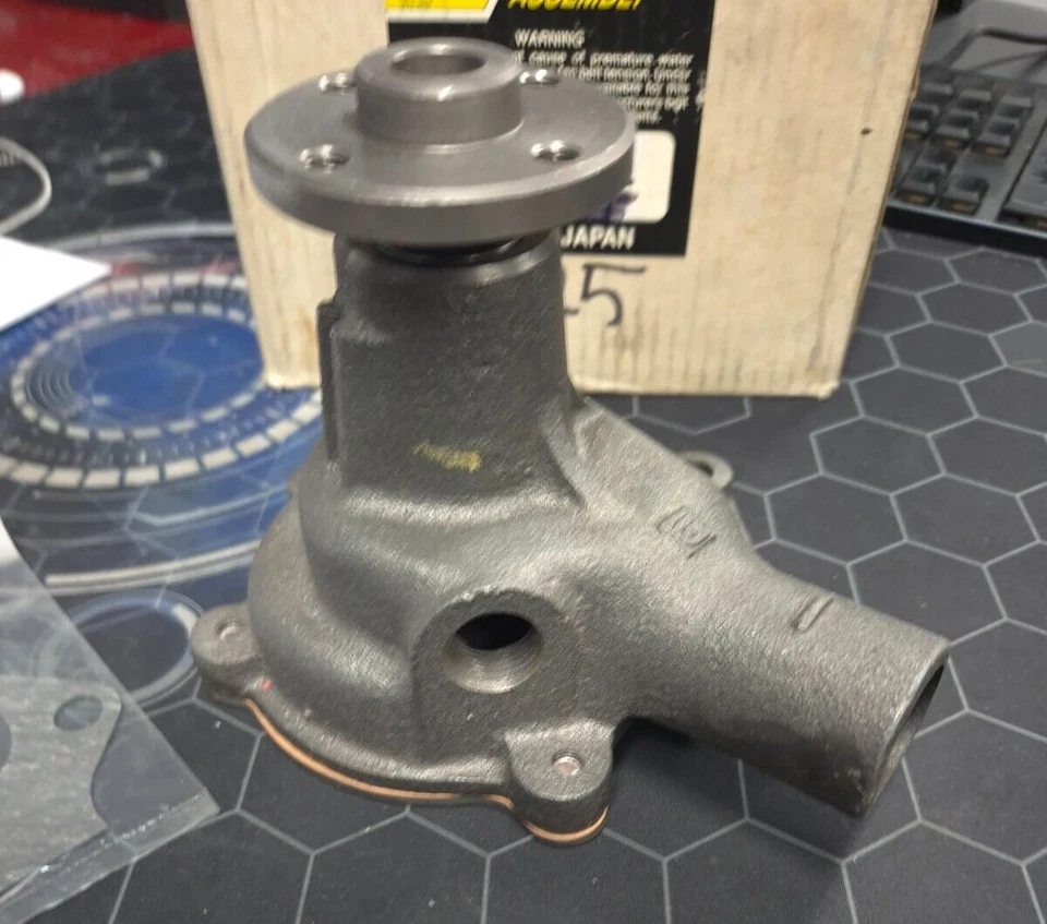 GMB W825 Water Pump Toyota LandCruiser FJ40 FJ45 FJ55 3.9L F In Line 6cyl Petrol - Image 3 of 4