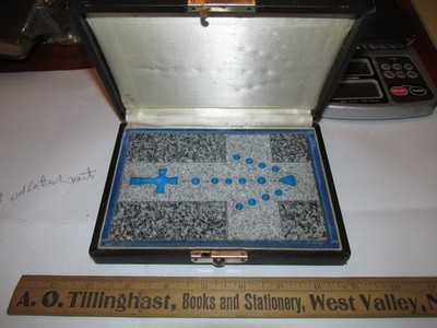 VINTAGE MONUMENT STONE SAMPLE IN CLAMSHELL BOX, ROCK OF AGES GRANITEVILLE, VT