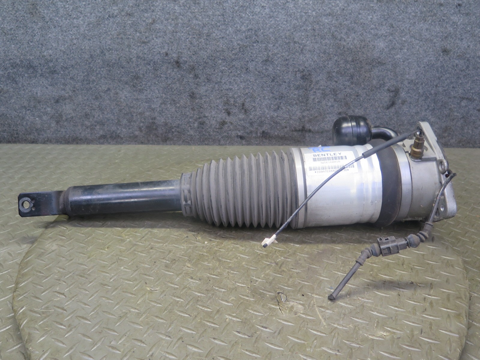 2006-2012 BENTLEY FLYING SPUR REAR LEFT SIDE AIR RIDE AIR SHOCK STRUT ABSORBER