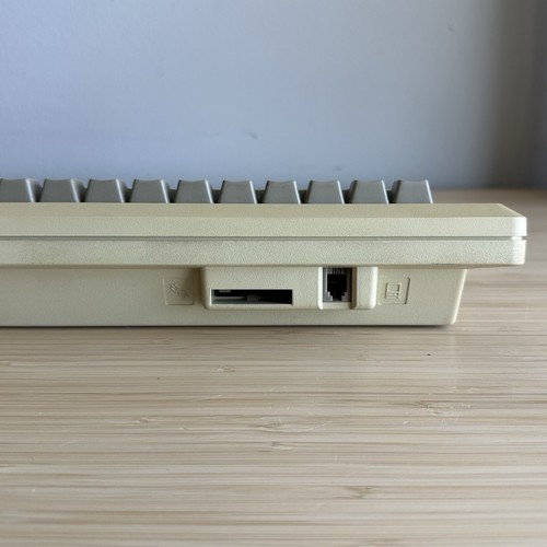 Apple M0110 Keyboard for Macintosh 128k 512k Mac Plus W/ Rare Hardcover - Picture 8 of 10