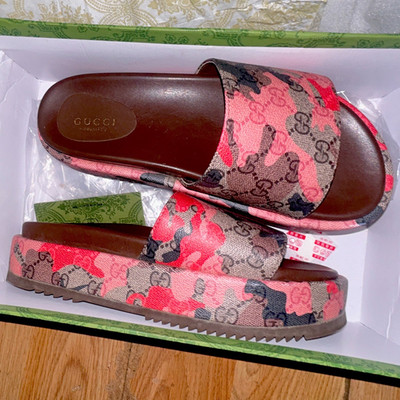 Gucci Women s GG Logo Camo Suede Slide Sandals Pink/Brown/Black US 9