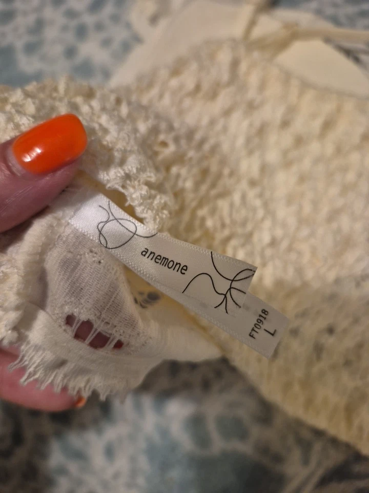 Top bralette grande de encaje con correa de espagueti sin mangas crema Anemone Elise para mujer Foto 3 de 4