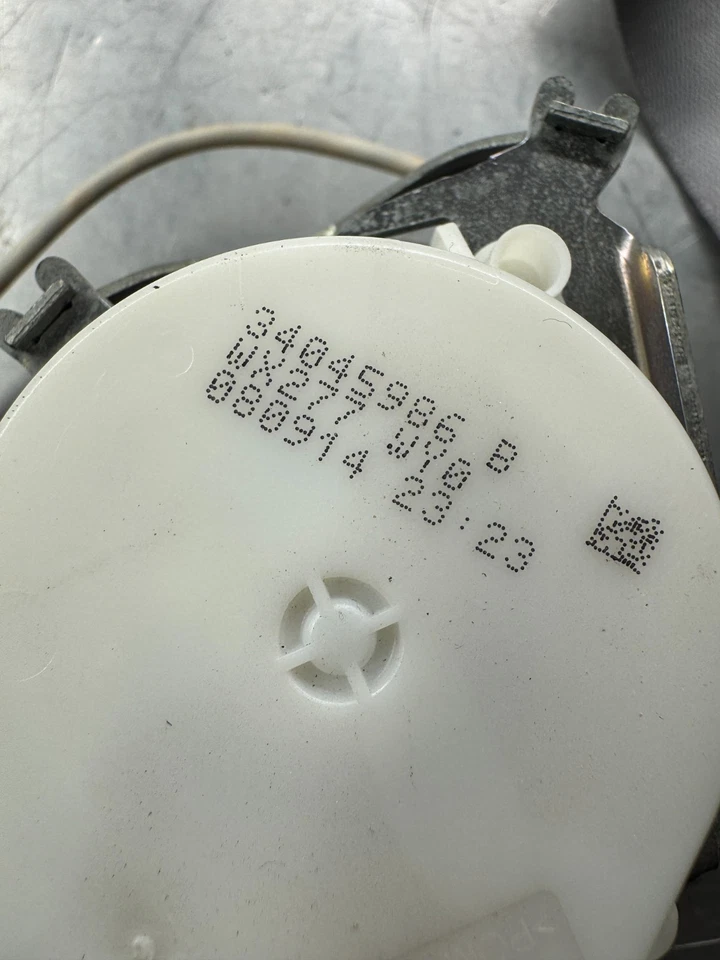 Cinturón de seguridad Porsche Panamera 2014-2015 lado derecho cubierta superior OEM 34045986B Foto 2 de 4