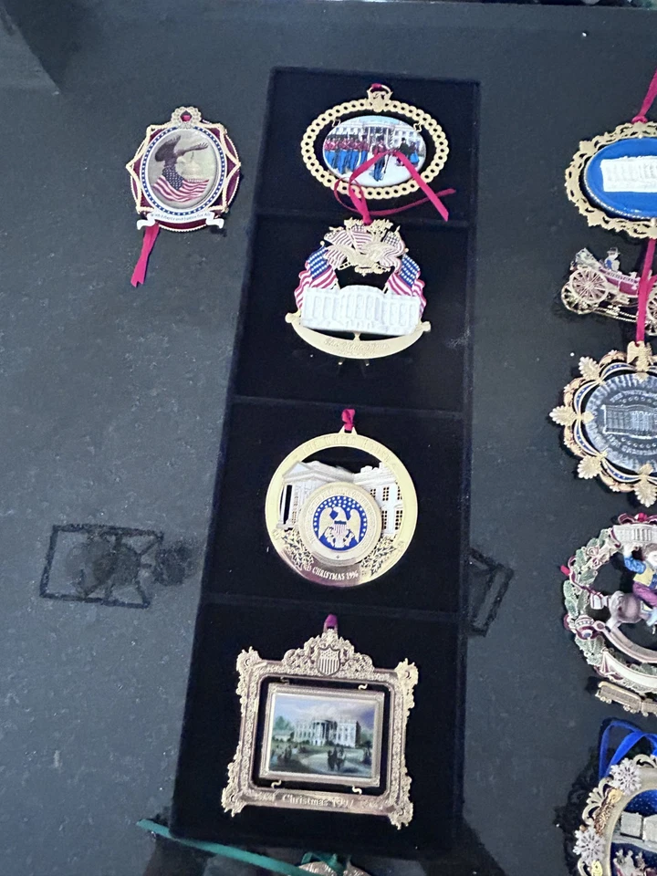 Lote de 24 adornos históricos de Navidad de la Casa Blanca de oro de los años 90-2010 Foto 3 de 4