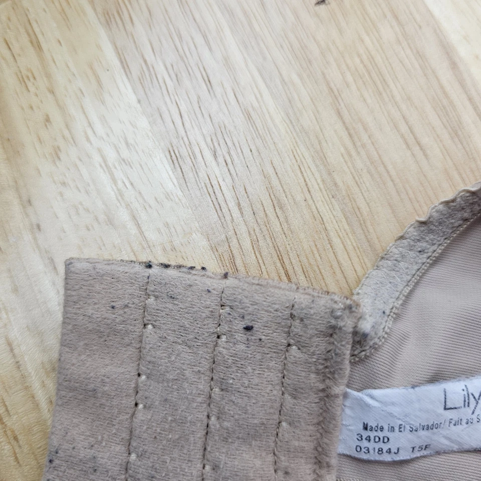 Sujetador minimizador moldeador con ribete de encaje Lilyette 03184J beige nude 34DD Foto 3 de 4