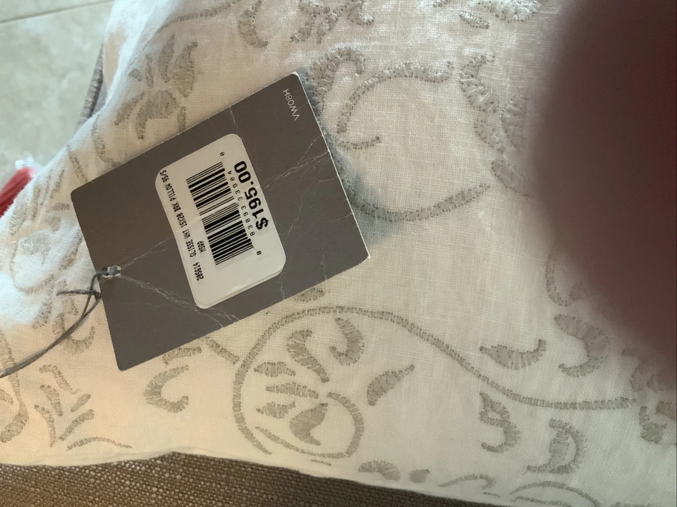 Vera Wang Glisse White Embroidered Pillow 12 X 14 NWT Foto 4 de 4