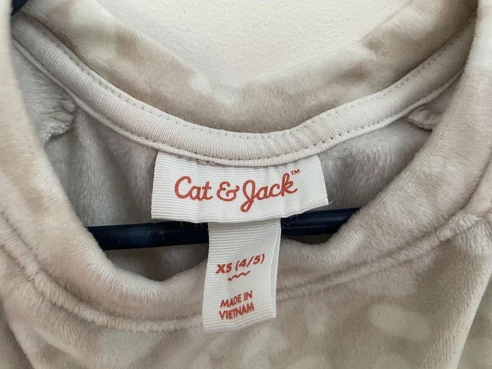 Camisa de manga larga de terciopelo súper suave con estampado de leopardo beige XS Cat & Jack para niños niñas Foto 2 de 4