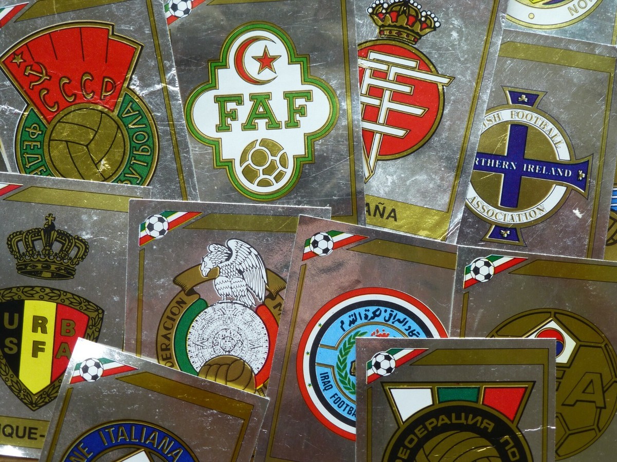 RARE !! Vignettes Ecussons "WORLD CUP - ESPANA 82" stickers, badges