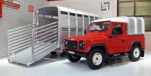 LAND ROVER avec bétaillère IFOR-WILLIAS