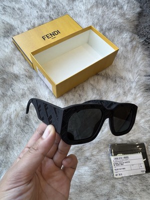 FENDI Shadow Rechteckige Sonnenbrille | Schwarz | Logo Brille UVP 380£