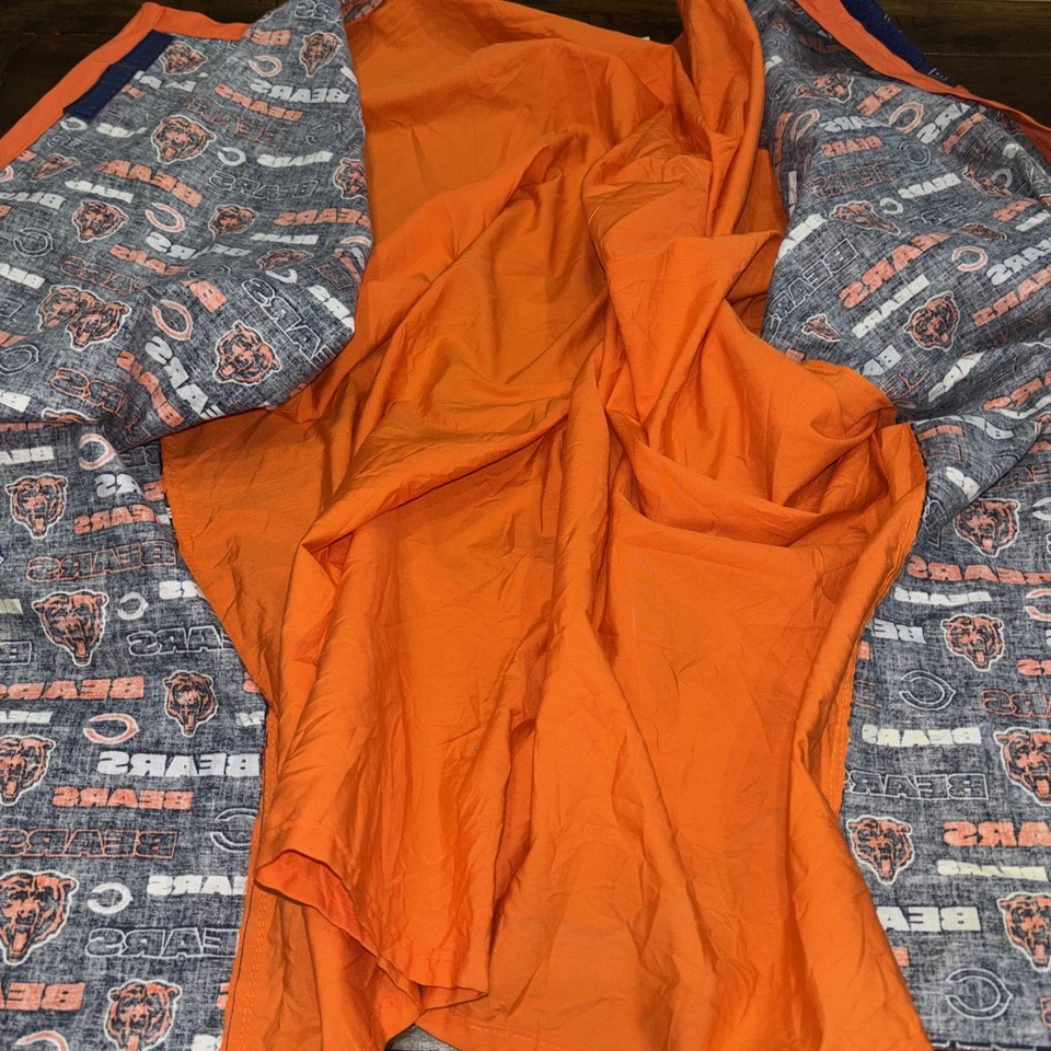 Men NFL Scrub Medical Chef Top Chicago Bears XL Blue Short Sleeve Pocket  - Image 4 of 4