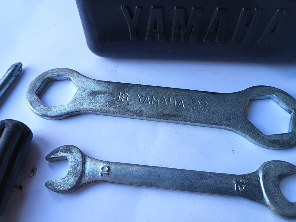 Juego de llaves Yamaha con caja de plástico negra moto de nieve incluye cuerda Foto 3 de 4