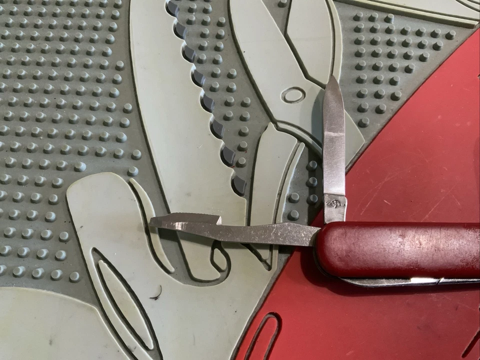 Victorinox Victoria Swiss Army Knife Red Executive 74mm Single Leaf Spring - Image 4 of 4