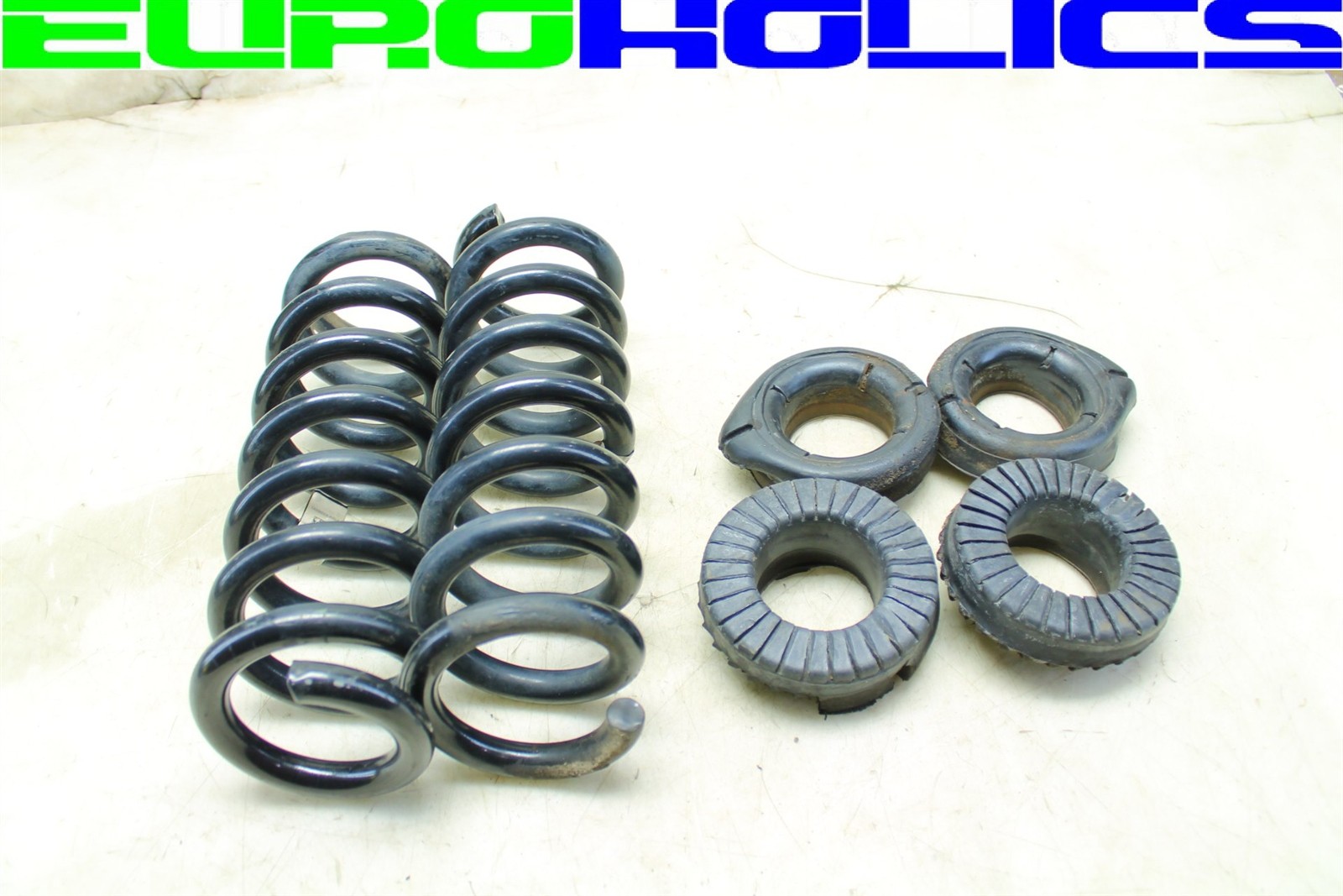 PAIR Maserati M157 Ghibli 14-23 Rear Right Left Coil Spring 670005941 w/Bushings