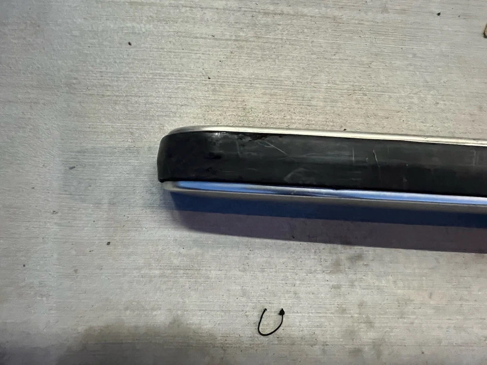 Parachoques trasero BMW 325Ee 325i 1986 1987 cupé E30 aluminio modelo antiguo Foto 3 de 4