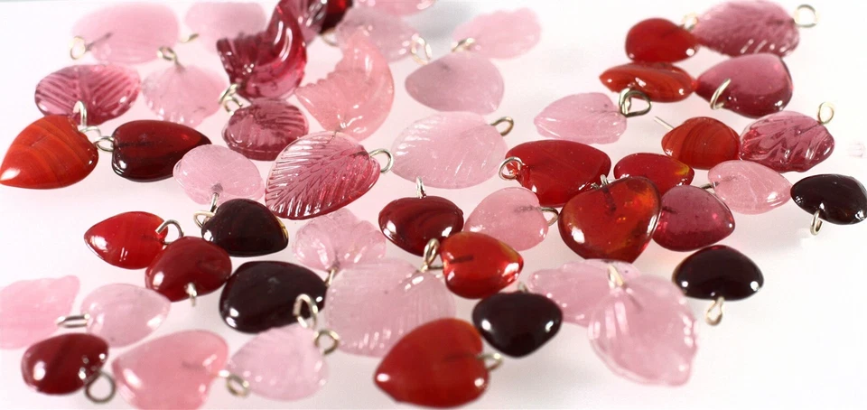 Dijes de mezcla de gotas, vidrio, rojo y rosa, corazón y hojas 50 gramos (55-60) Foto 2 de 4