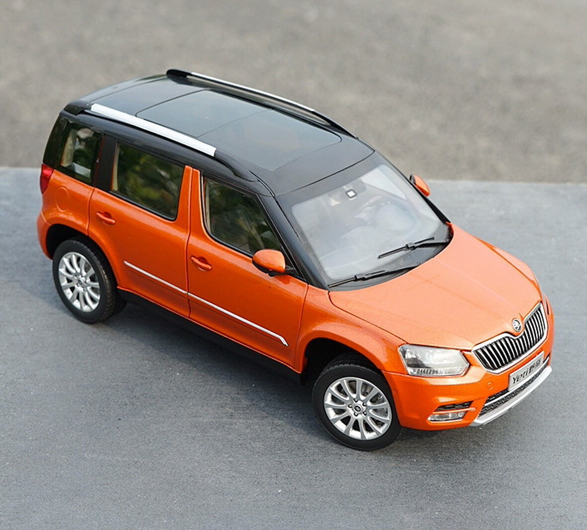 1/18 Scale VW Skoda Yeti SUV Orange Diecast Car Model Collection