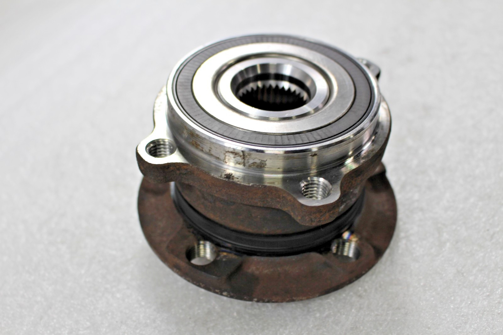 Maserati Ghibli, Quattroporte, Front Wheel Hub, Used, P/N 670003580