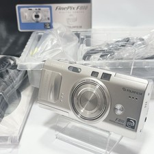Fujifilm FinePix F810 Compact Digital Camera with Battery Accessories