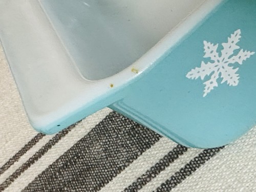 Vintage Pyrex Snowflake Turquoise Space Saver Dish 575-B 2 Qt - Picture 9 of 11