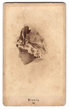 Fotografía retrato actriz Minnie Hauck retrato de espalda
