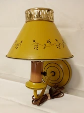 RARE VINTAGE MCM TOLEWARE WALL MOUNTED YELLOW METAL SCONCE LAMP LIGHT EUC