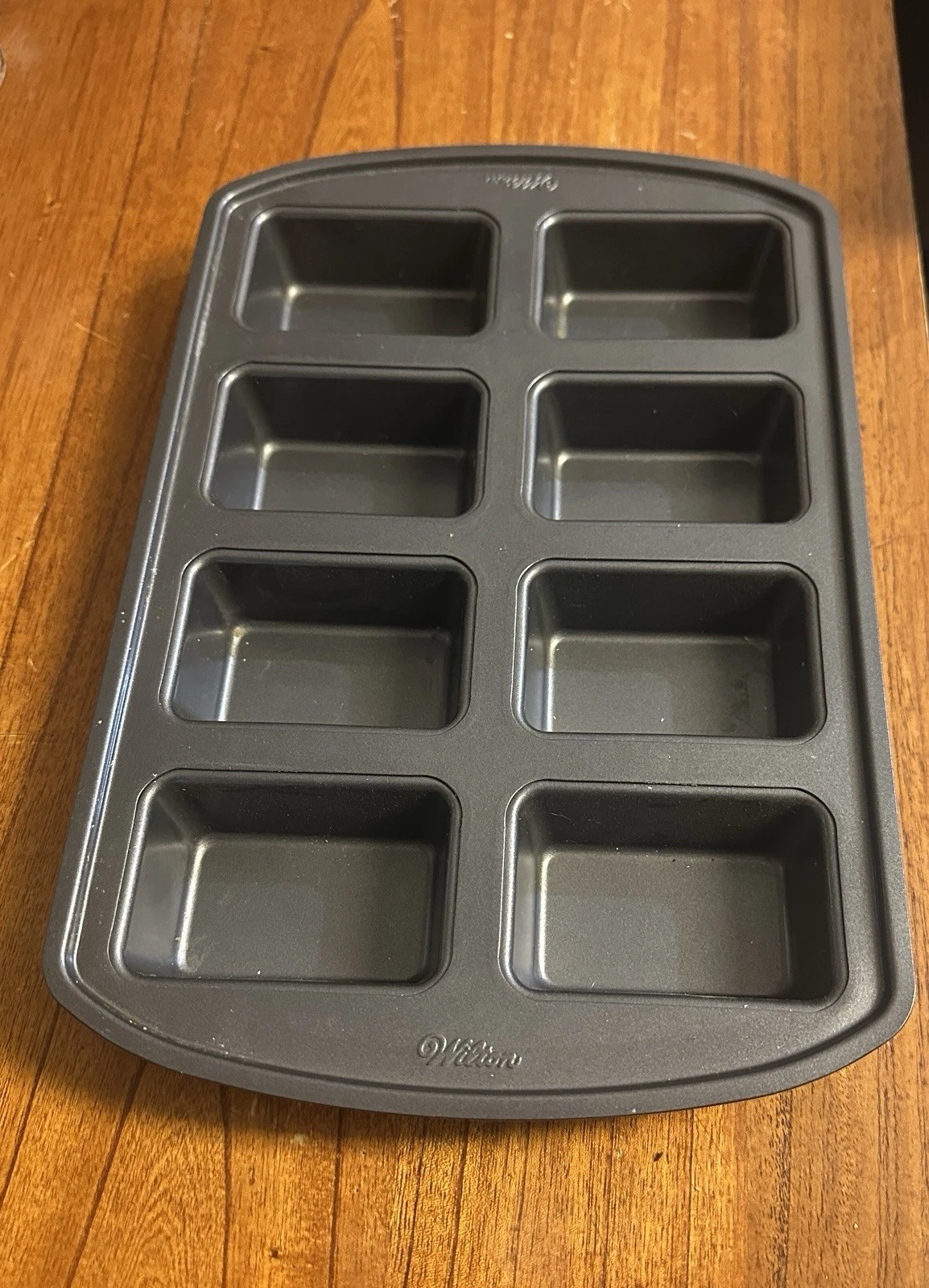 Wilton 8 Cavity Mini Loaf Pan Non-Stick - NWOT- Yummy Goodness!