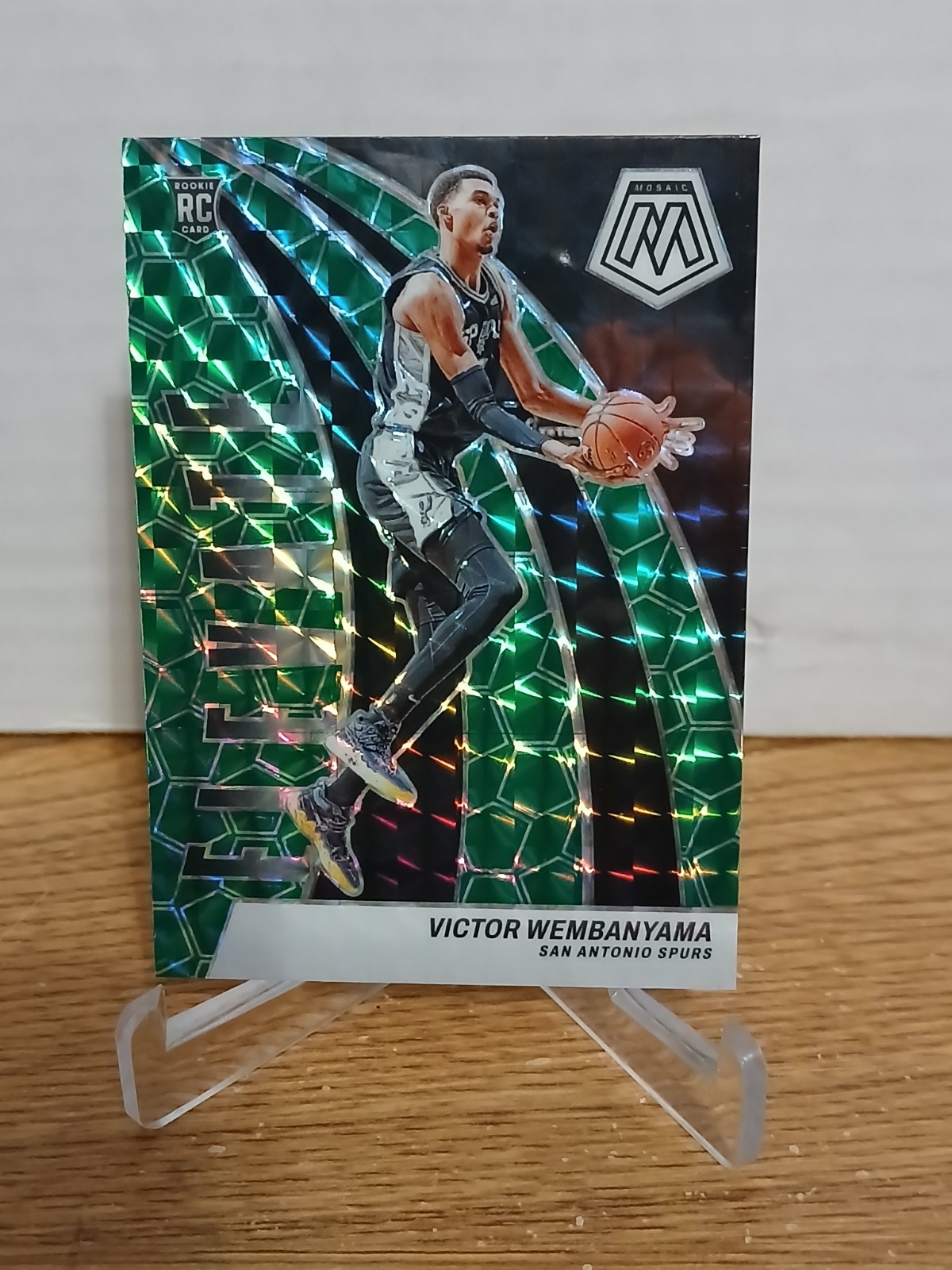 2023-24 Panini Mosaic - Elevate Victor Wembanyama #18 Green Mosaic Prizm (RC)