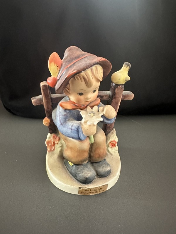 Hummel "She loves me, she loves me not! " Figure With Label Excellent Condition