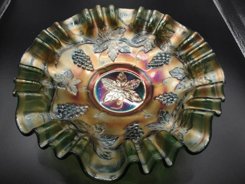 ANTIQUE FENTON CARNIVAL GLASS GRAPE VINE (Vintage Pat.) BOWL IRIDESCENT GREEN 9"