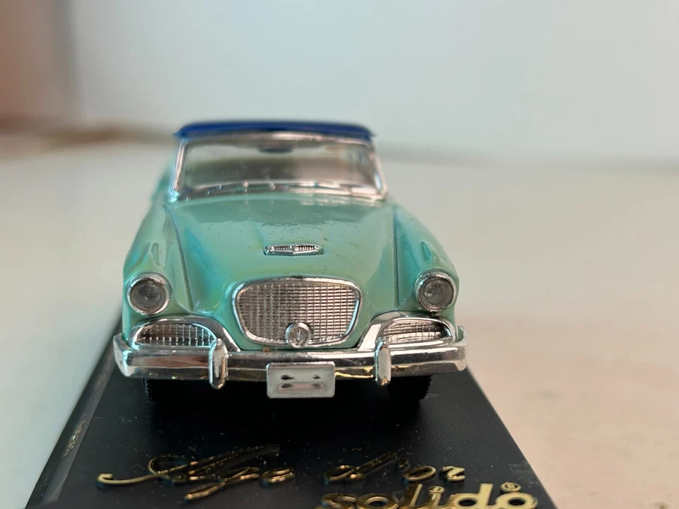 Solido #4521, 1957 Studebaker cupé techo rígido, 2 tonos azul Foto 3 de 4