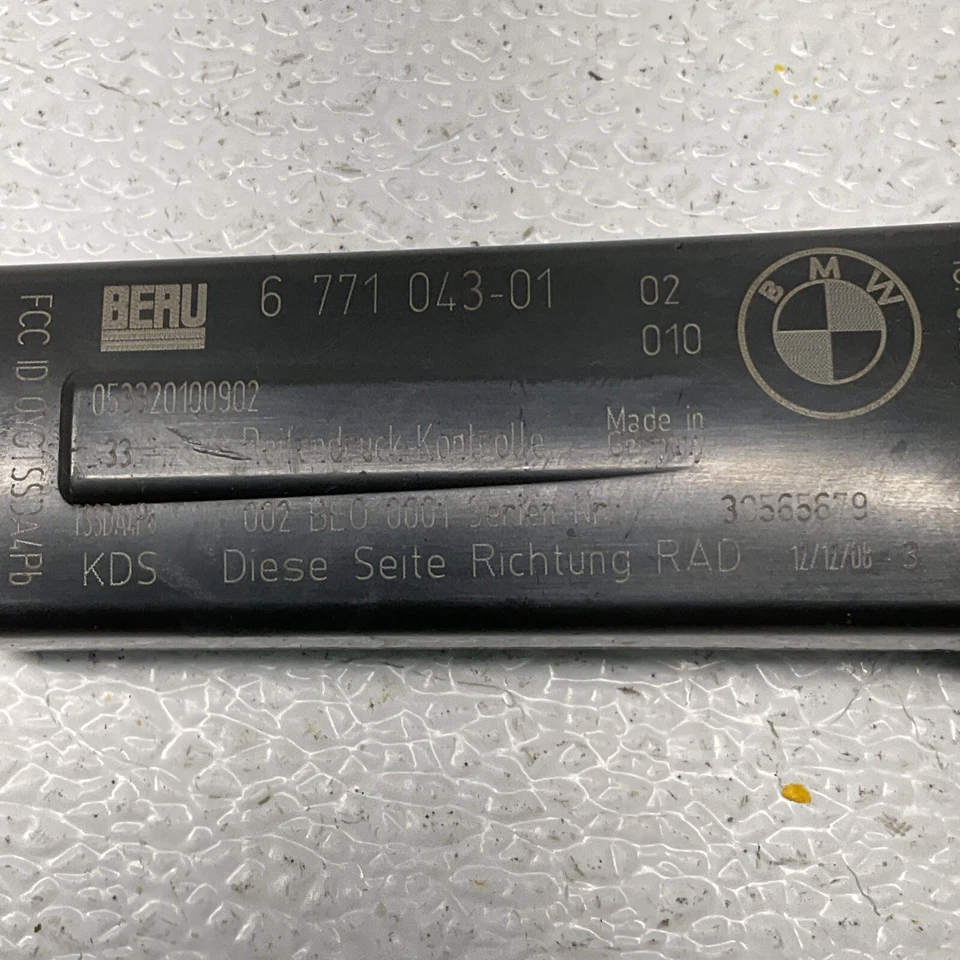 2006-2011 BMW 535i (F10) TPMS SENSOR DE PRESSÃO DE AR PNEU MÓDULO ANTENA 677104301 - Imagem 2 de 4