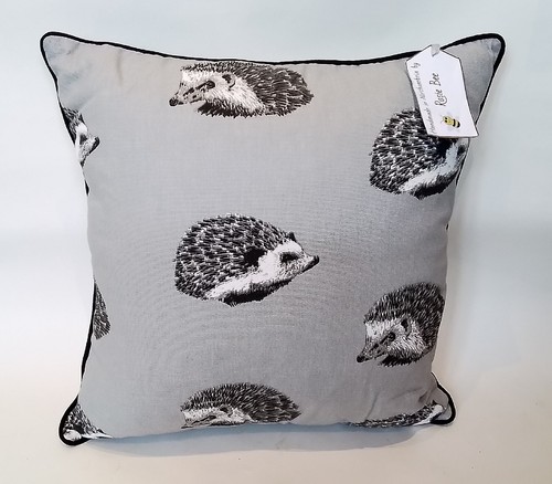 Cojines Hechos a Mano Rosie Bee Cumbria Relleno Profundo Naturaleza Animal 100% Algodón 42x42cm - Imagen 7 de 18