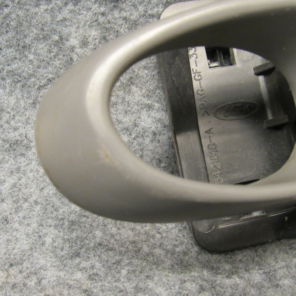 1996-1999 Ford Taurus Sedan destro dianteiro ou traseiro interior maçaneta da porta cinza fabricante de equipamento original E53 - Imagem 2 de 4