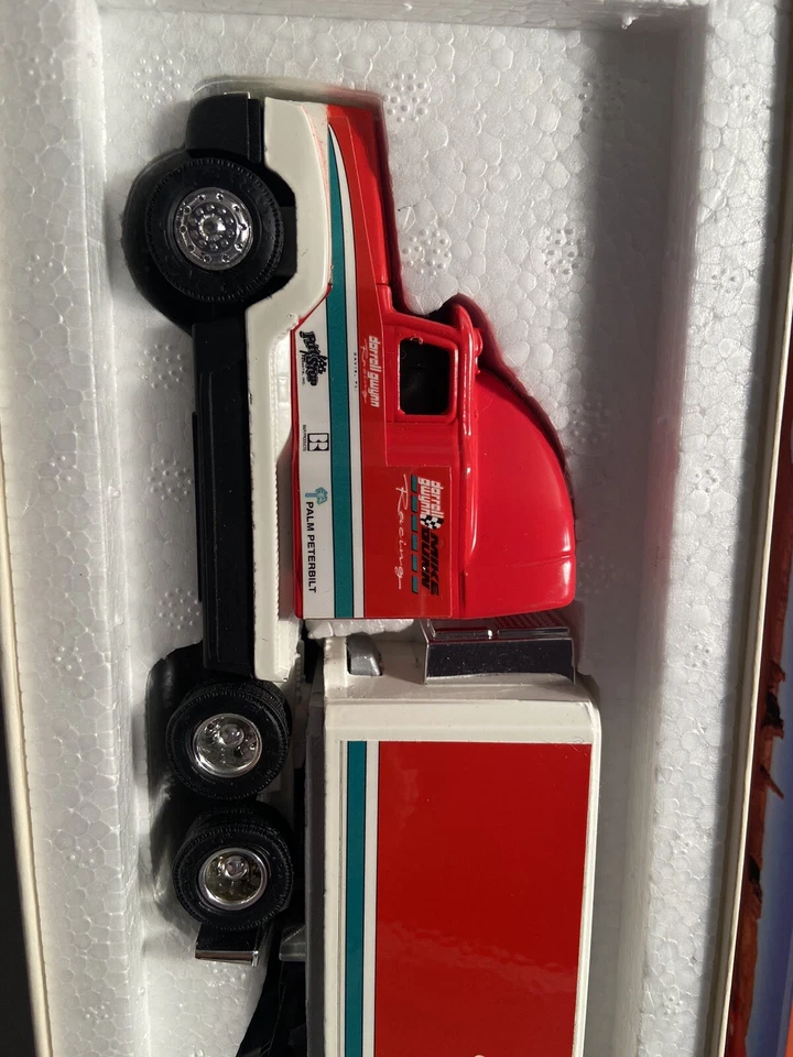 ERTL La Victoria Salsa Racing  1:64  Freightliner Tractor Trailer Top Fuel - Image 3 of 4