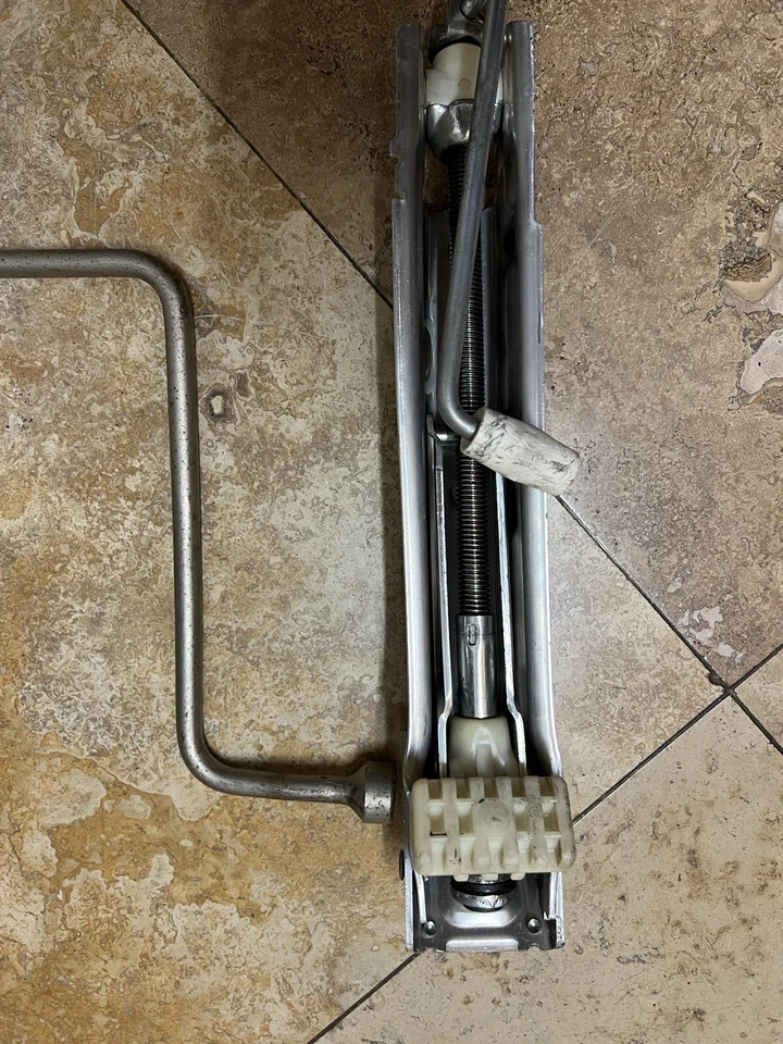 1997 - 2003 宝马 E39 5 Serie 525I 528I 540I 轮胎千斤顶和扳手 1 093 109 原始设备制造商 — 第 3/4 张图片