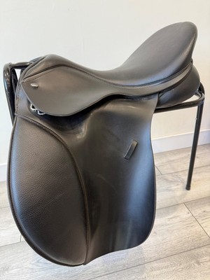 18'' THOROWGOOD T6 GP SATTEL SCHWARZ BREITE PASSFORM SUPER BEQUEM - TOP GEBRAUCHT!