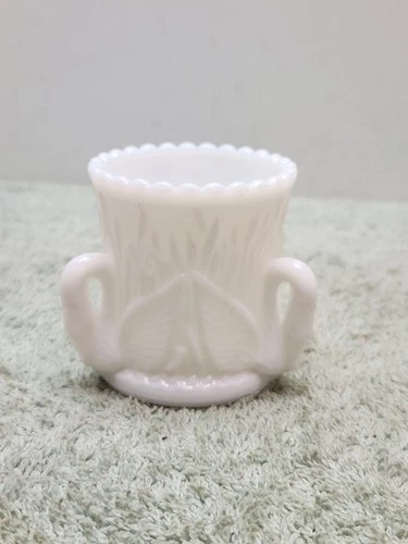 Vintage Westmoreland Milk Glass Triple Swan Toothpick Holder