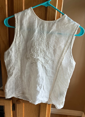 Zara Basic 100% Linen Women's Beiege Sleevless Embroidered Floral Buttons Back M