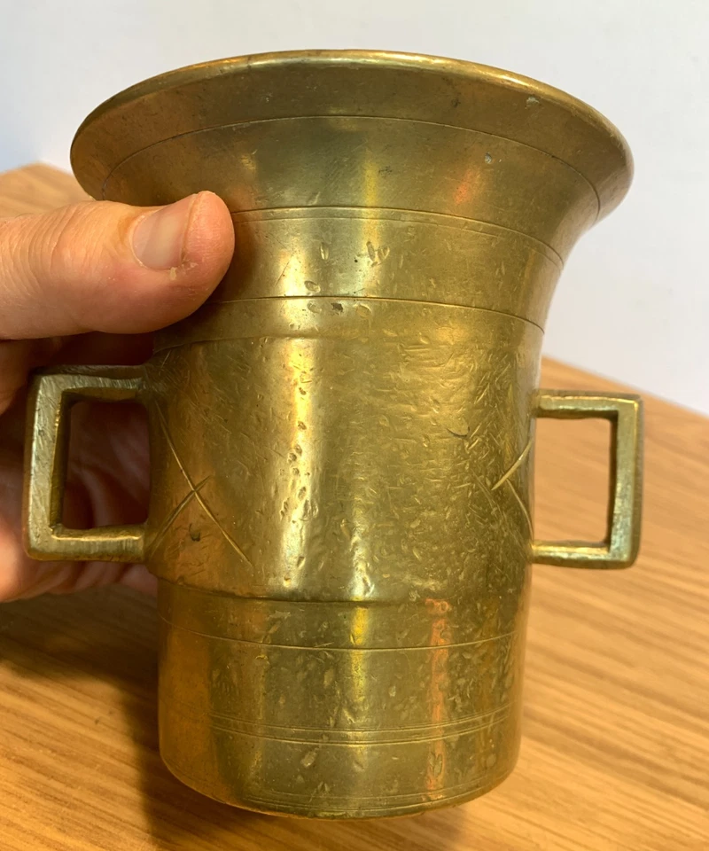 ANTIGUO Mortero y mortero grande de latón macizo grueso grueso de colección 5 libras 8 oz.! Foto 3 de 4